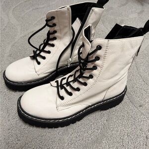 Stylish White Lace-Up Women's Boots